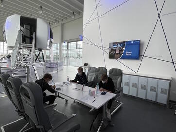 Theorieunterricht bei den Flight Kids