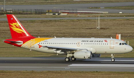 A319 der Deer Air auf einer Landebahn. PIic by: Laurent ERRERA from L'Union, France, CC BY-SA 2.0 <https://creativecommons.org/licenses/by-sa/2.0>