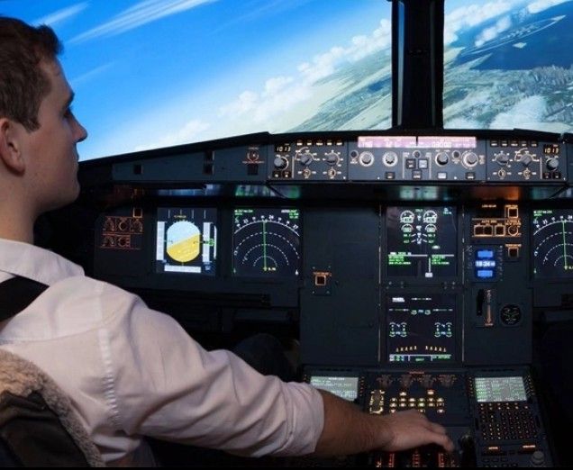 Erfahrene Piloten begleiten Deinen Simulatorflug und bringen dir das Fliegen in der Praxis bei.