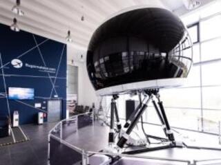 Full-Flight Flugsimulator:
Bewegt sich mit